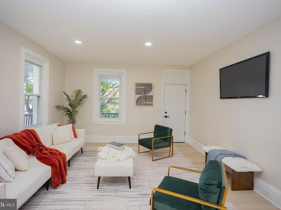 5th image of 139 W Walnut St