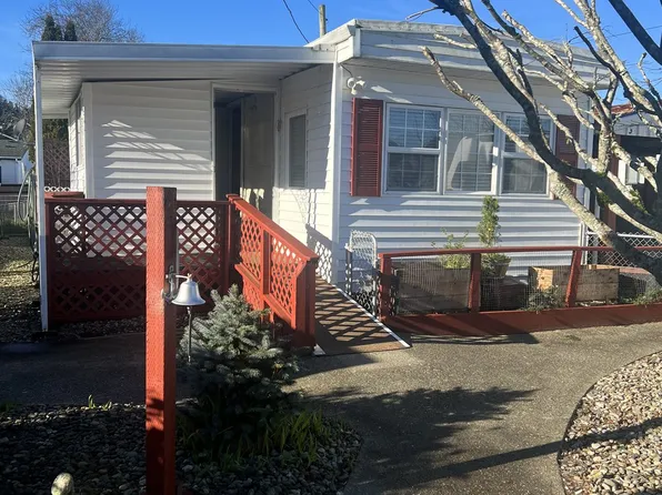 165 N 4th St, Lakeside, OR 97449