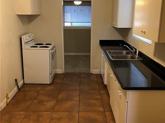 4th image of 1812 Wengert Ave