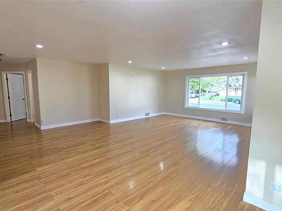 2nd image of 2029 Hollywood Dr