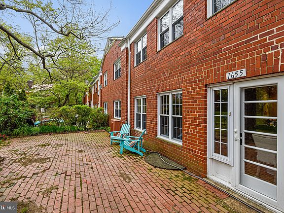 4th image of 1653-1653 Mount Eagle Pl #1655