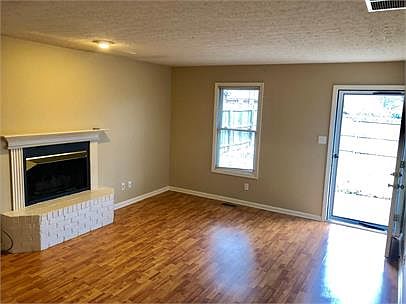 2nd image of 3829 Brentwood Dr APT 4