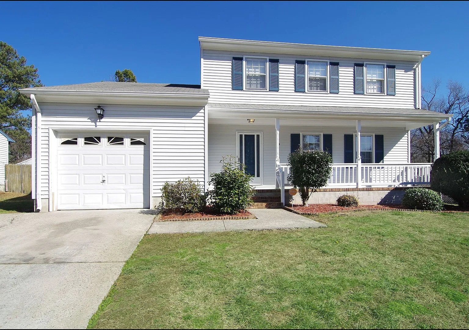 Spacious 3-Bedroom Home with Fenced Backyard in Denbigh Shores — Photo 2