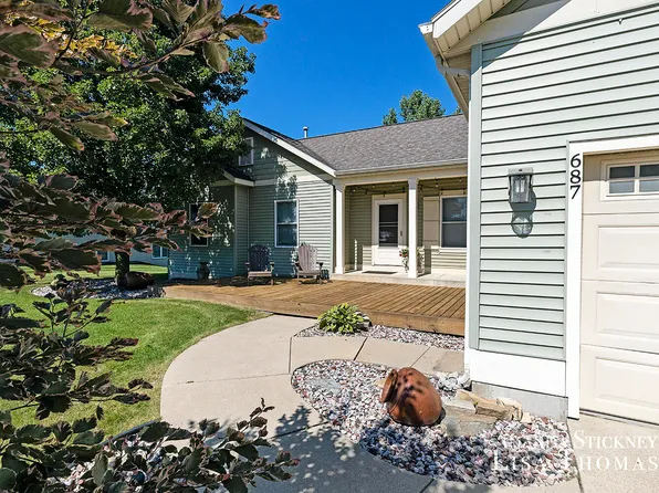 687 Sand Trap Dr NE, Comstock Park, MI 49321