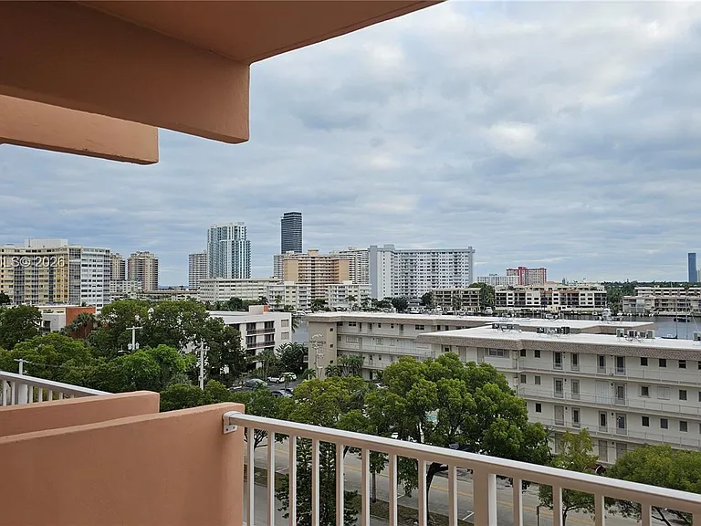 2200 E Hallandale Beach Blvd #709 — Photo 3