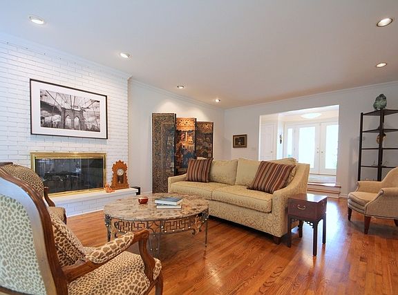 3rd image of 5 Londonderry Ln