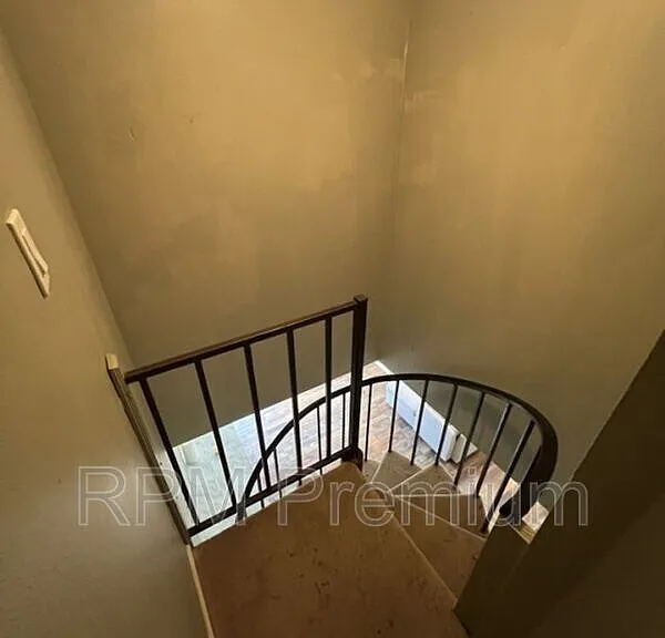 8725 Fairoaks St — Photo 34