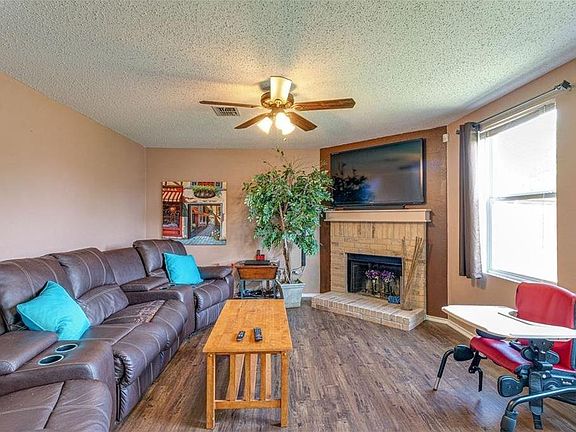 2nd image of 4212 Dolores St