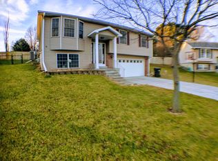 800 Columbine Cir, Hickman, NE 68372