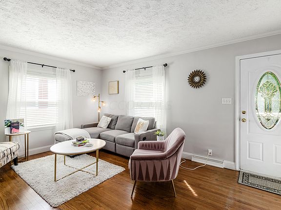 5th image of 414 E Royal Forest Blvd