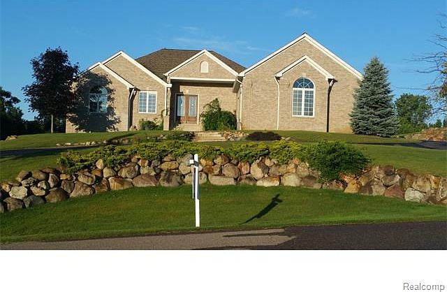 1st image of 9360 Oakmont Dr