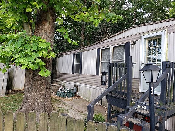 2nd image of 908 Doresay Ln