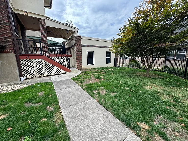 2201 W Gordon St — Photo 81