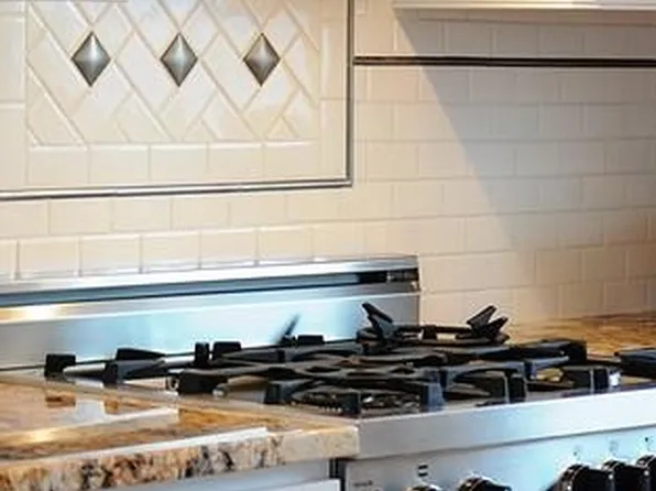 1 Sunset View Ln, Salisbury, MA 01952