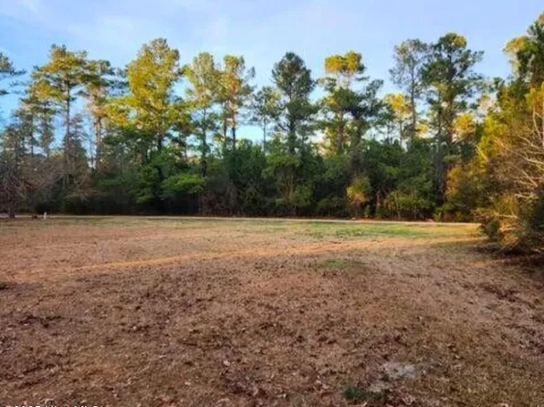 200 Hickory Street, Oriental, NC 28571