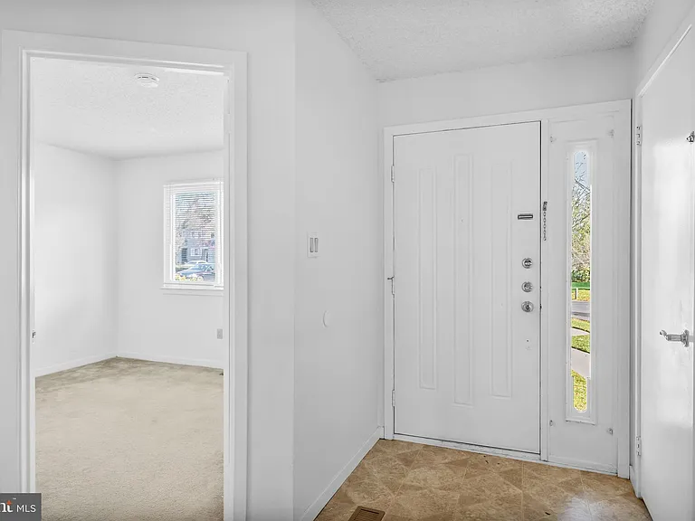 835 Chanticleer — Photo 6