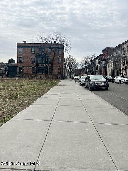 3rd image of 231 2nd Street