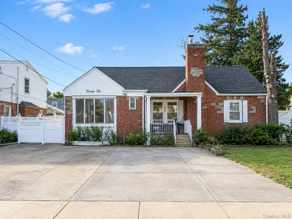 22 Oakland Avenue, West Hempstead, NY 11552