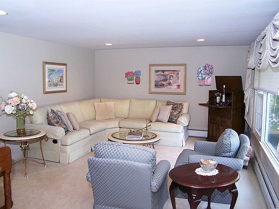 2nd image of 36 King St