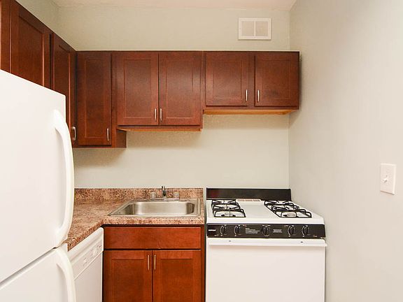 3rd image of 4614 N Paulina St APT 211