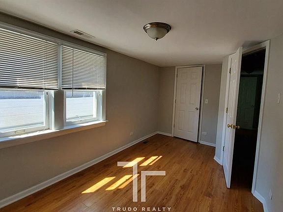 5th image of 1246-3 N Bosworth Ave #3F