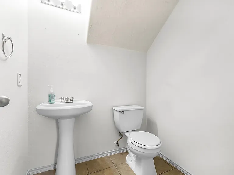 307 Gateship Dr — Photo 10