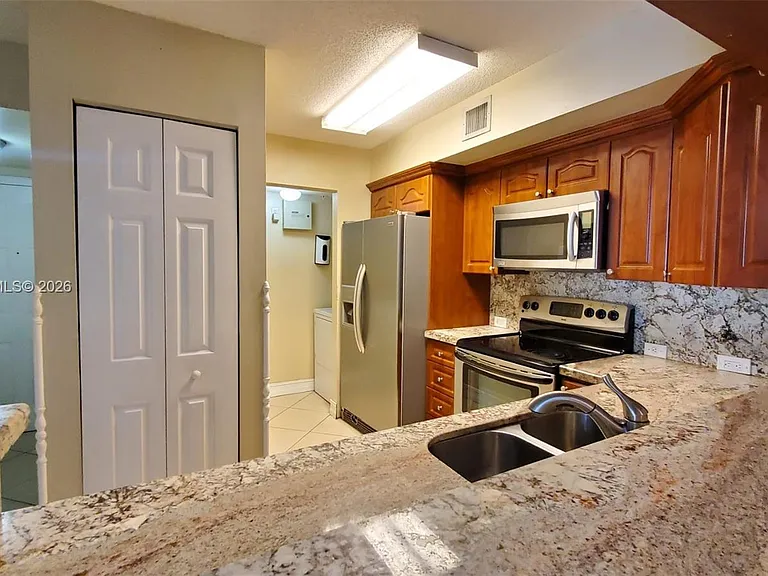 577 SW 111th Ln #203 — Photo 23