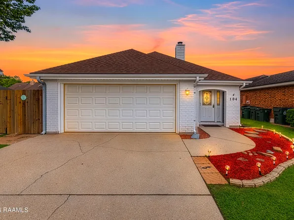 104 Silver Medal Dr, Lafayette, LA 70506