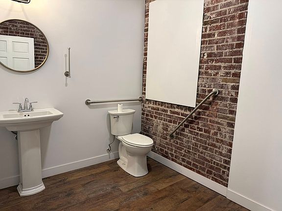 3rd image of 111 Lincoln Ln #1