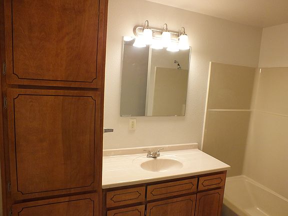 5th image of 14818 Woodlawn St SW