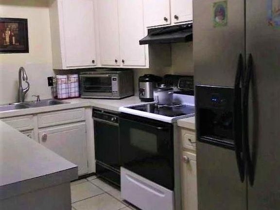 3rd image of 2400 Gardenia St