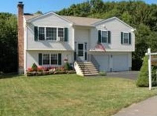 81 Hidden Pond Dr, Waterbury, CT 06704