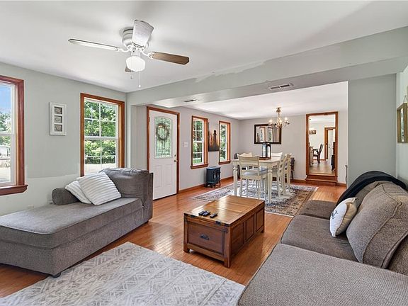 3rd image of 12 Holston Ln