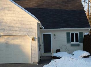 25 Chickadee Ln #25, Kennebunk, ME 04043