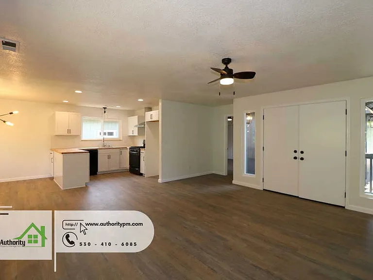 1833 Oregon Ave — Photo 10