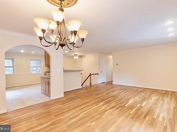 5th image of 812 Diamond Dr
