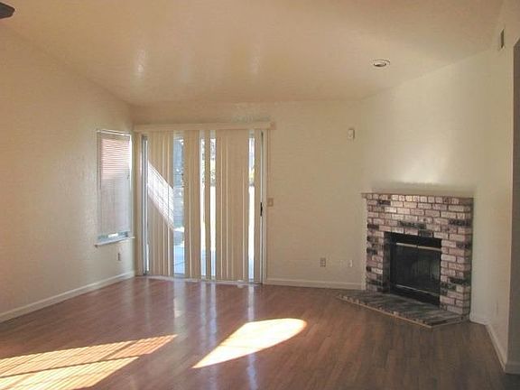 3rd image of 1213 Chesapeake Dr