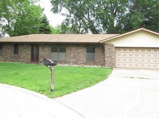 135 Stacy Dr, Fairview Heights, IL 62208