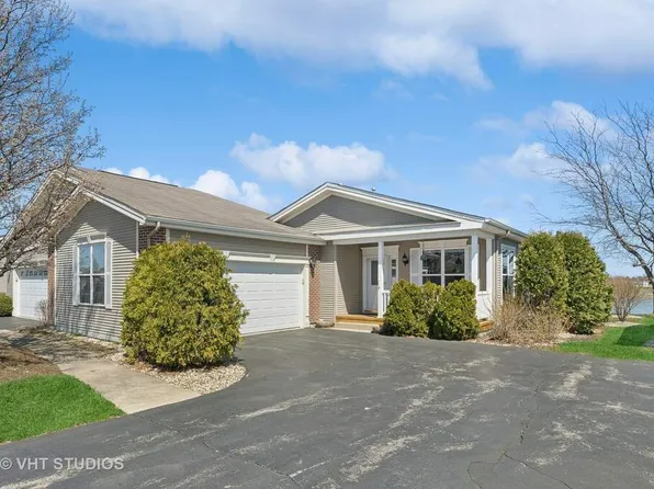 29 Rocking Horse Ln, Grayslake, IL 60030