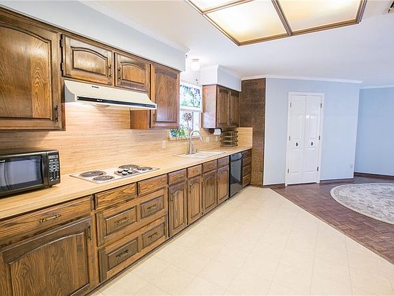 5th image of 1024 Hazelwood Dr