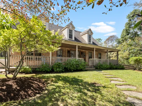 84 Cuttyhunk Ave, Tisbury, MA 02568