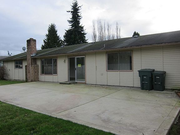 Big Patio Perfect for Family Barbecues!