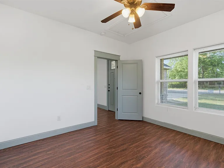1731 W Elm St — Photo 25