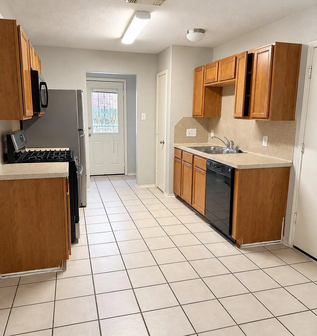 3 bed, 2.0 bath, 1165 sqft, $1,650 — Photo 4