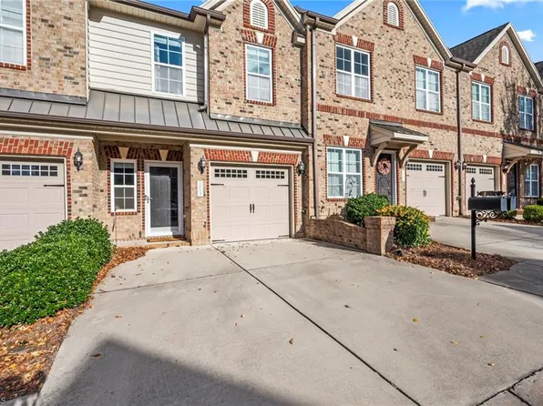 1054 Richmond Park Dr, Winston Salem, NC 27103