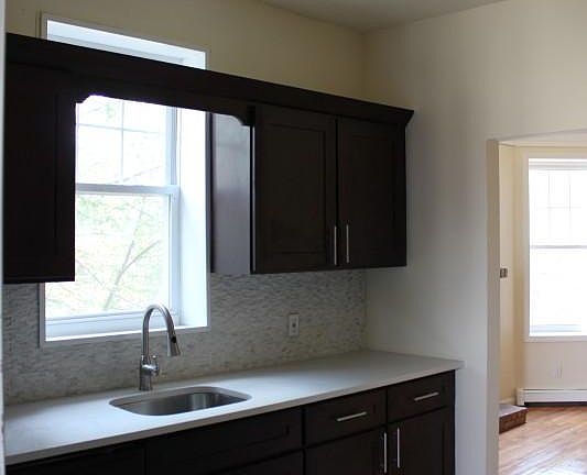5th image of 583 Howard Ave #Top