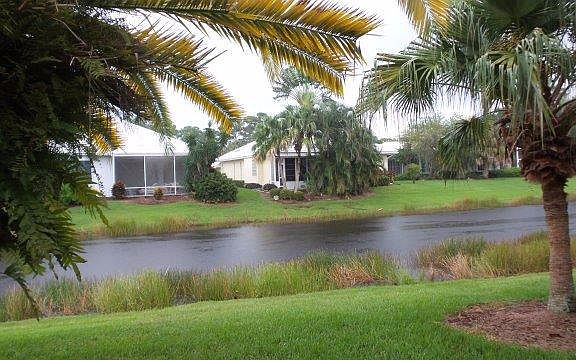 3rd image of 433 SW Fairway Lake