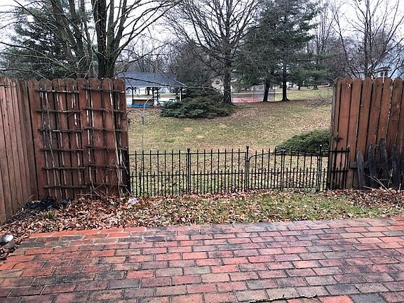 4th image of 715 E Pepperridge Dr