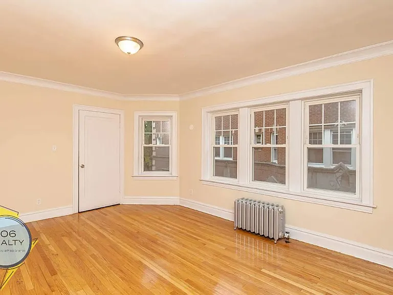 Beautiful Berwyn Apartments on Kenilworth! — Photo 6