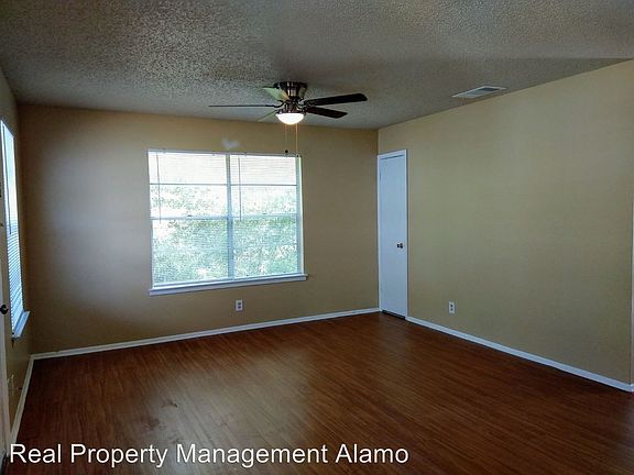 2nd image of 211 Zilla St APT 204